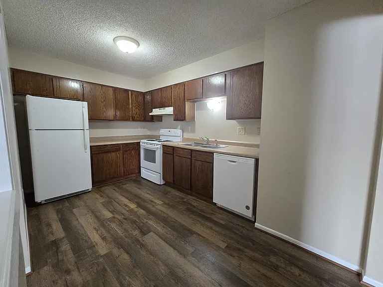 1450 Whispering Ct #4 — Photo 6