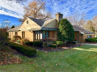 1060 Brandon Rd, Cleveland Heights, OH 44112