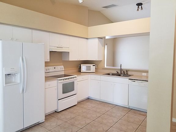 3rd image of 1032 Grand Hickory Cir
