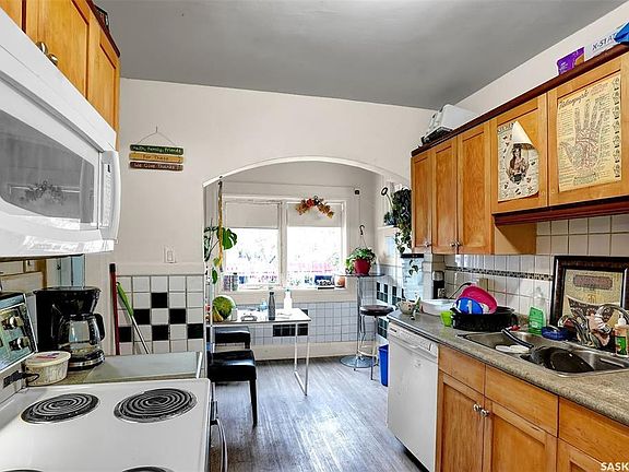 5th image of 1238 Elphinstone St