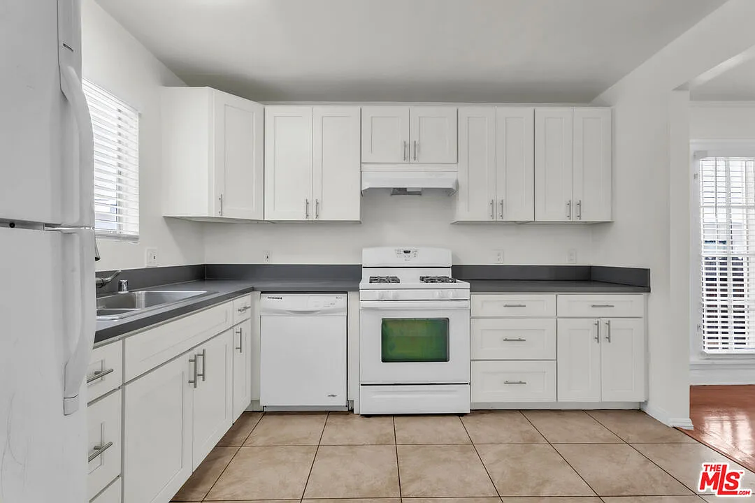 3 bed, 2.0 bath, 1250 sqft, $4,250 — Photo 4