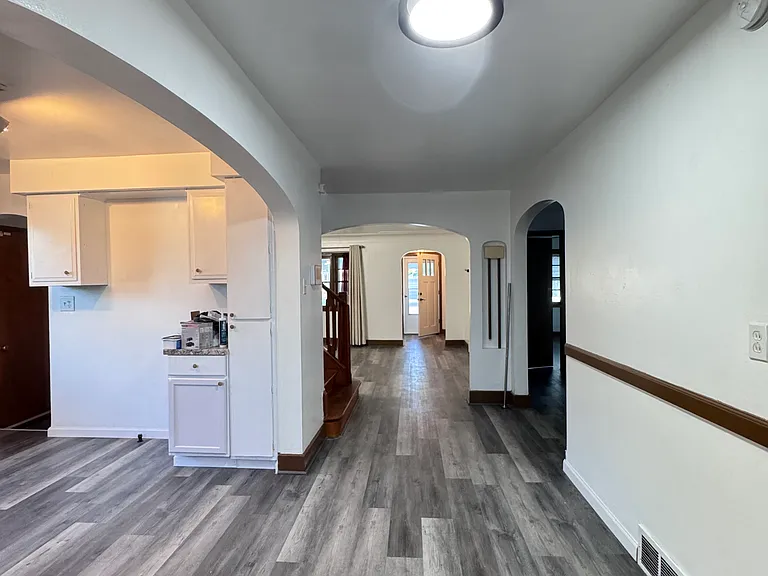 Straley Ave — Photo 13