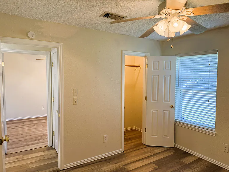 6406 Willow Springs Dr — Photo 21