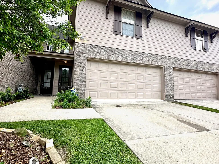 18163 Pinehurst Dr — Photo 2