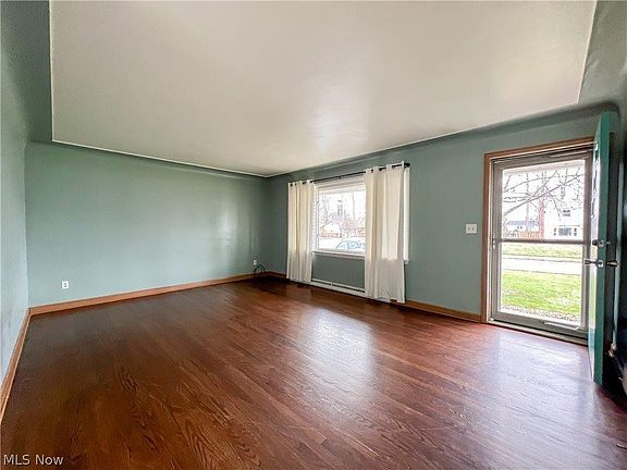2nd image of 119 Green Bay Dr