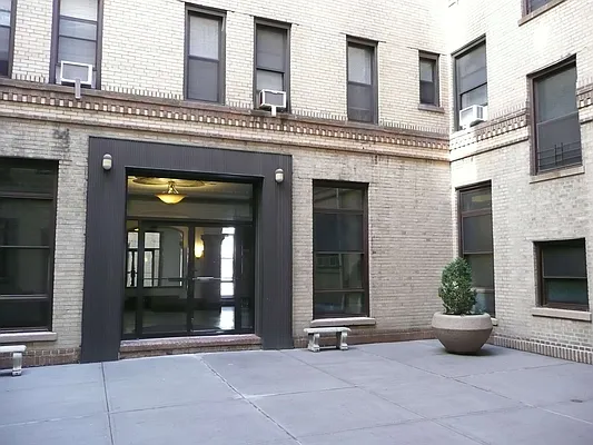 Sold by REMAX Elite | media 27