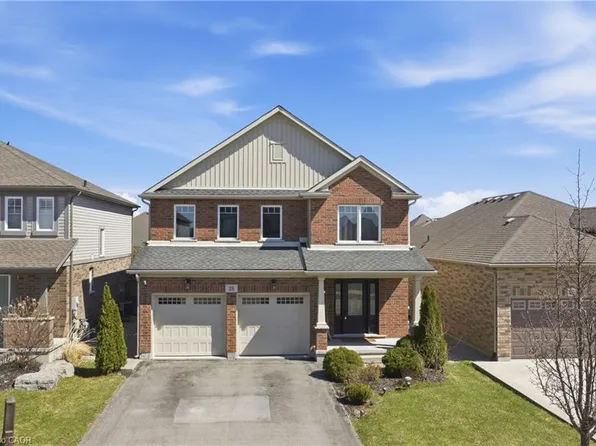 28 Silverwood Ave, Welland, ON L3C 0C3