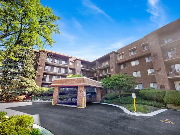 101 Old Oak Dr #400A, Buffalo Grove, IL 60089