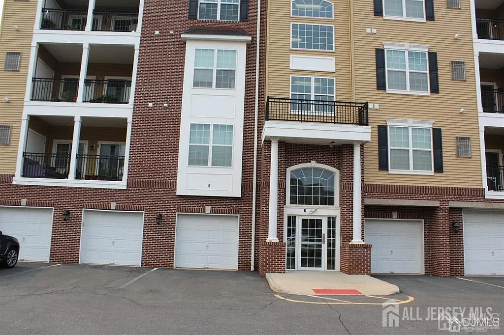 2 bed, 2.0 bath, 1166 sqft, $2,550 — Photo 2