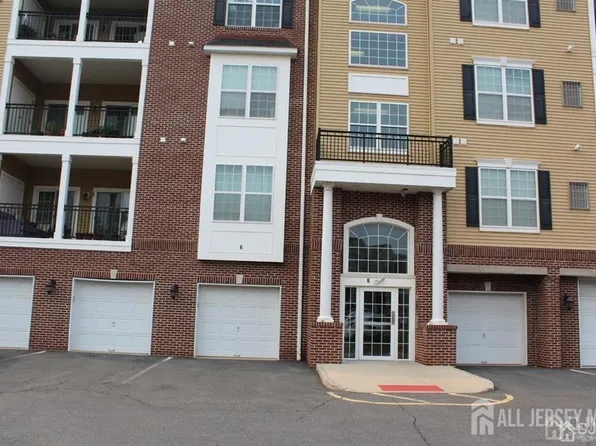 611 Doral Ct, Piscataway, NJ 08854