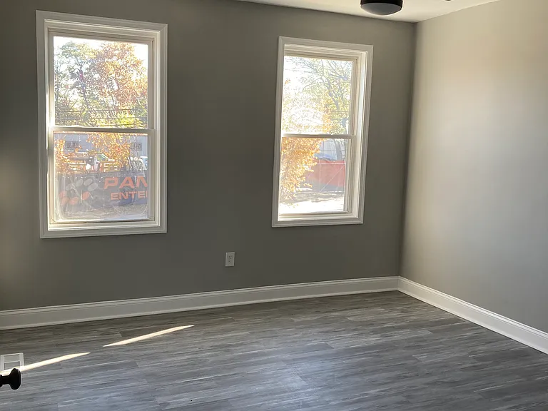 1220 Edison Hwy — Photo 4