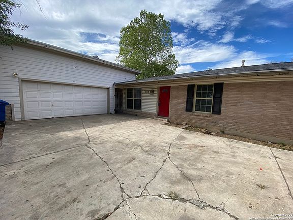 3rd image of 823 BRIARCLIFF DR