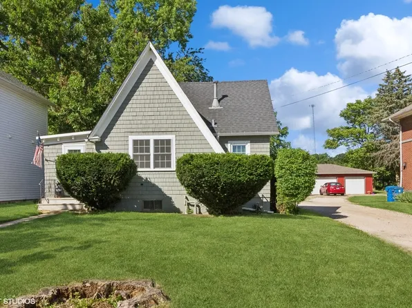 154 N Main St, Burlington, IL 60109