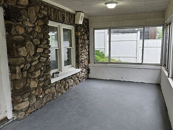 2nd image of 616 Lakes Rd