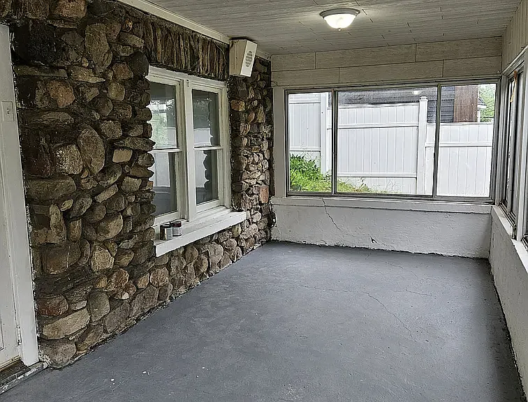 616 Lakes Rd — Photo 2