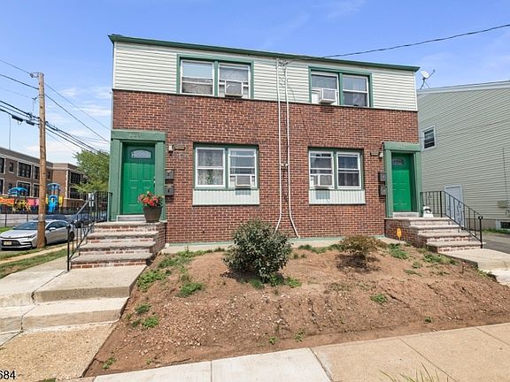 2nd image of 637 Myrtle St #4