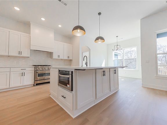 3rd image of 2801 W Rutledge Ln