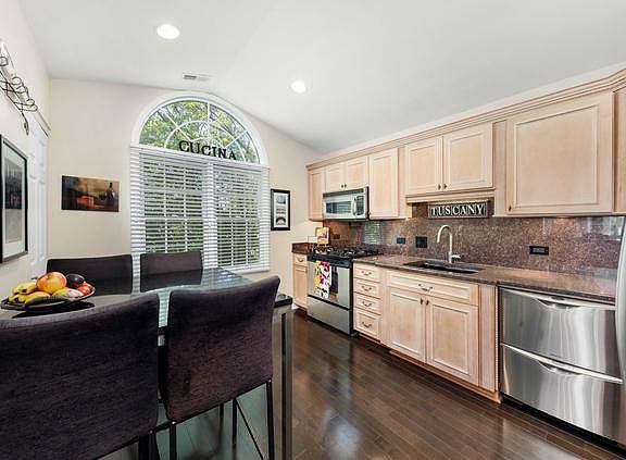 4th image of 1540 Aberdeen Ct #0