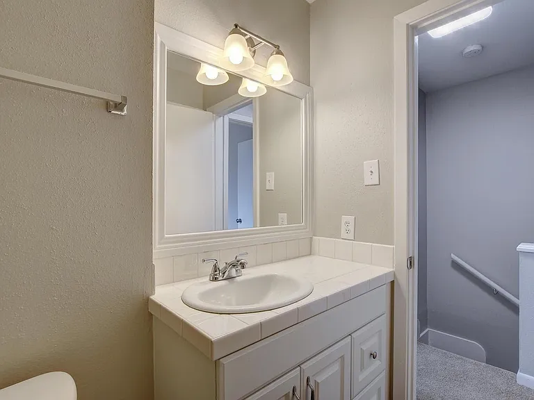303 W 40th St #101 — Photo 12
