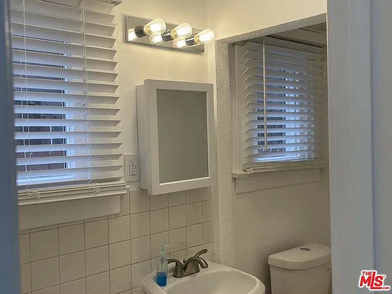 305 S Norton Ave #307-1/2 — Photo 15