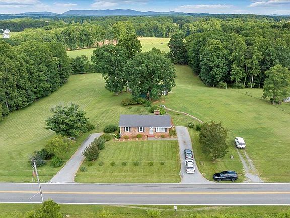 3rd image of 262 Lost Mountain Rd