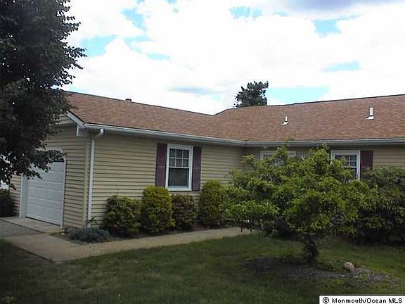 3rd image of 19 Leighton Ct
