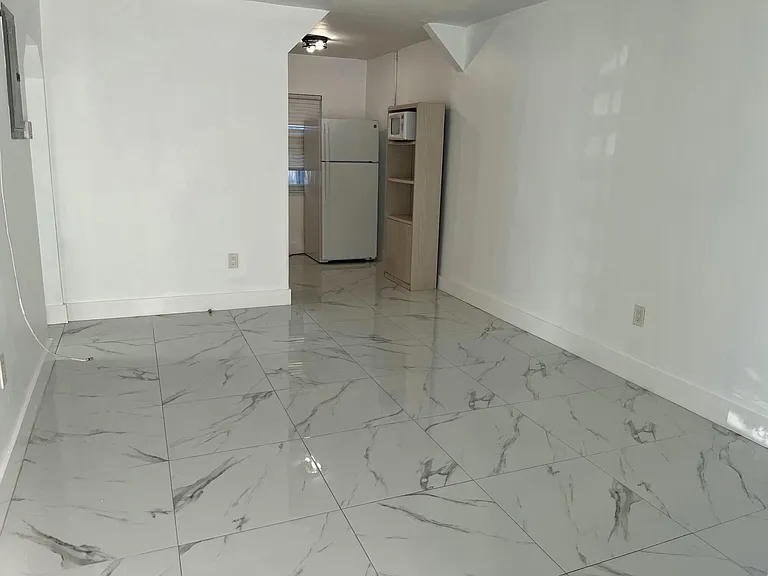 1108 NE 16th Ter #1-C — Photo 10