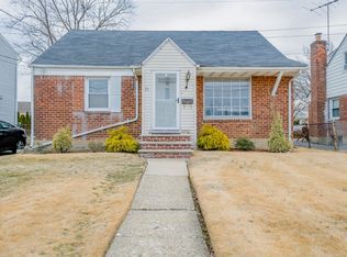 23 Mead Ave, Hicksville, NY 11801