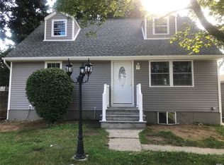 127 Foster Rd, Ronkonkoma, NY 11779