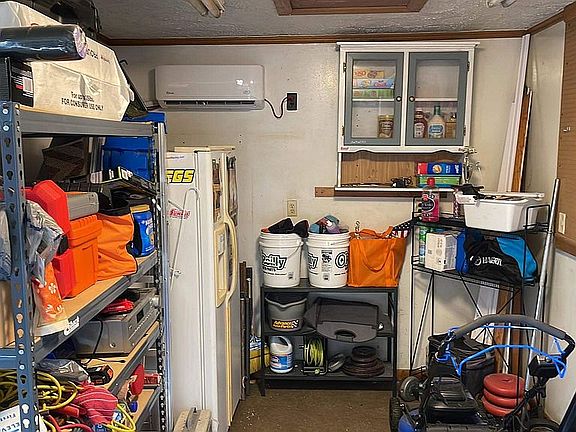 3rd image of 214 Carrington Ct