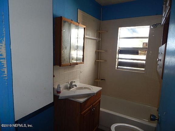 5th image of 1807 W 44th St