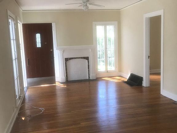 3rd image of 938 N Martel Ave #10115094