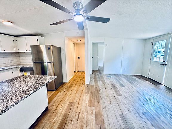 4th image of 713 Woods Rd