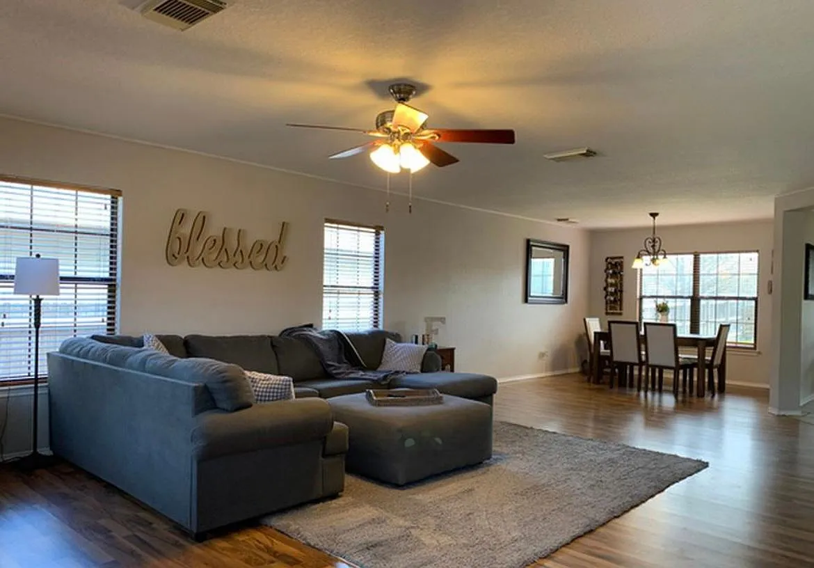 4 bed, 2.5 bath, 2421 sqft, $2,150 — Photo 1