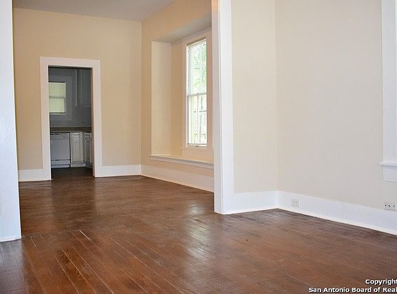 5th image of 509 E Evergreen St