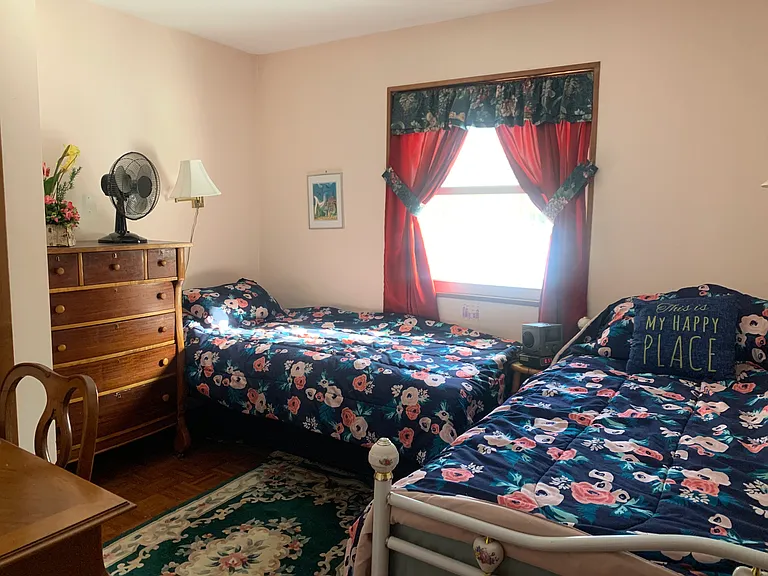 244 Surrey Dr — Photo 12