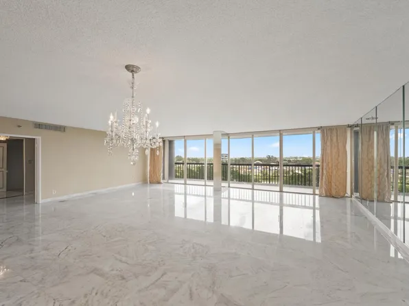 2480 Presidential Way #704, West Palm Beach, FL 33401