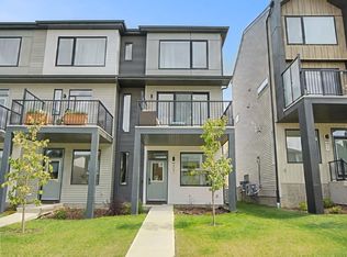 409 32nd St NW, Edmonton, AB T6T0V2
