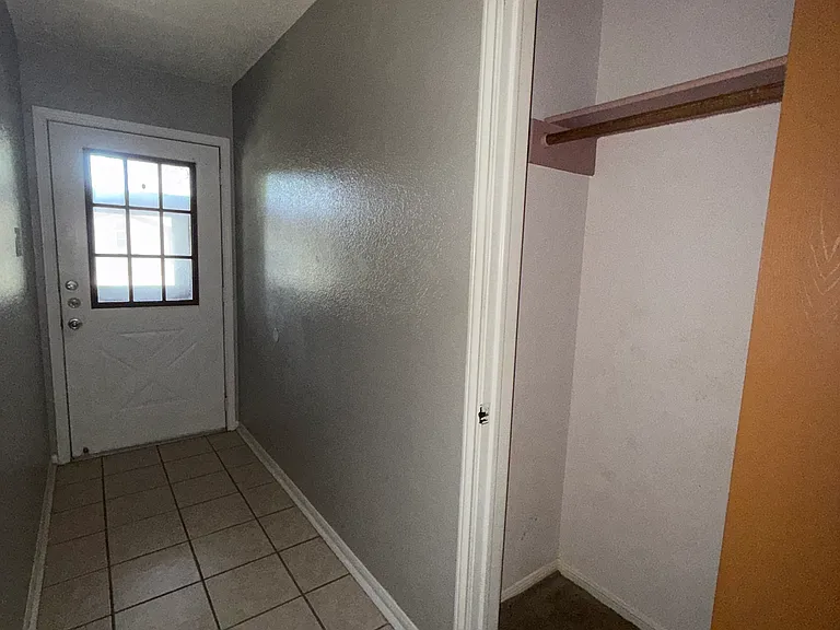 933 Edwards St — Photo 8