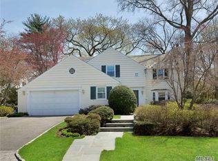52 Whistler Rd, Manhasset, NY 11030