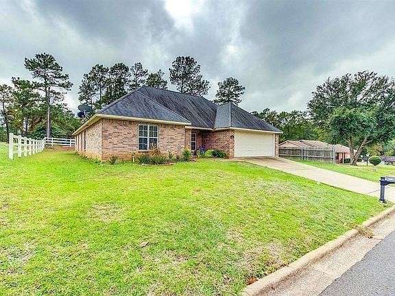 2nd image of 3206 Patricia Dr