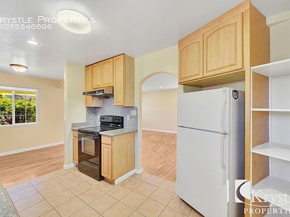 5th image of 127 Leonard St