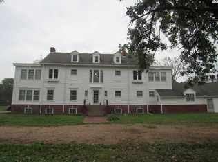 65 Willowbrook Rd, Hutchinson, KS 67502