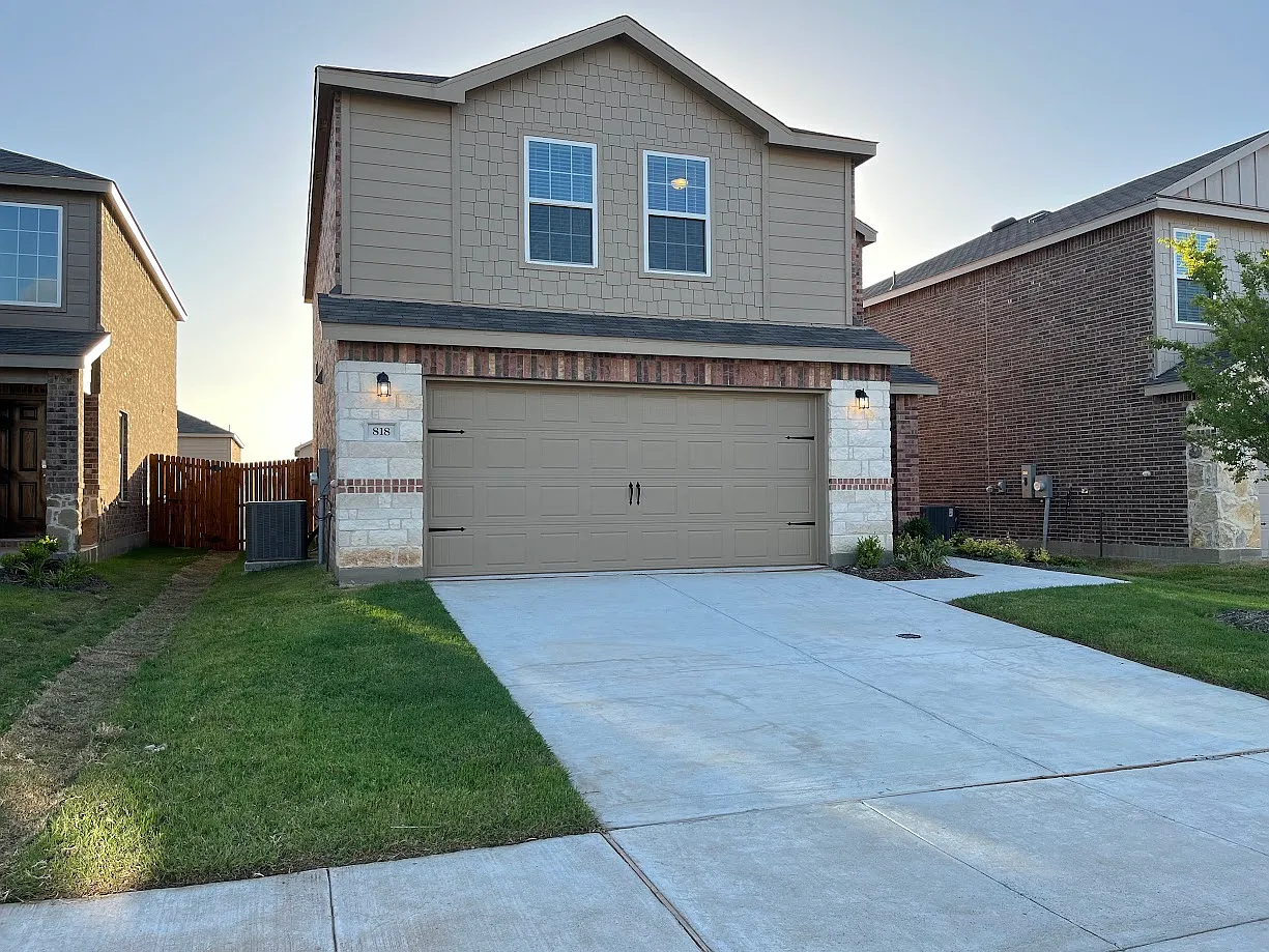 4 bed, 1619 sqft, $2,200 — Photo 2