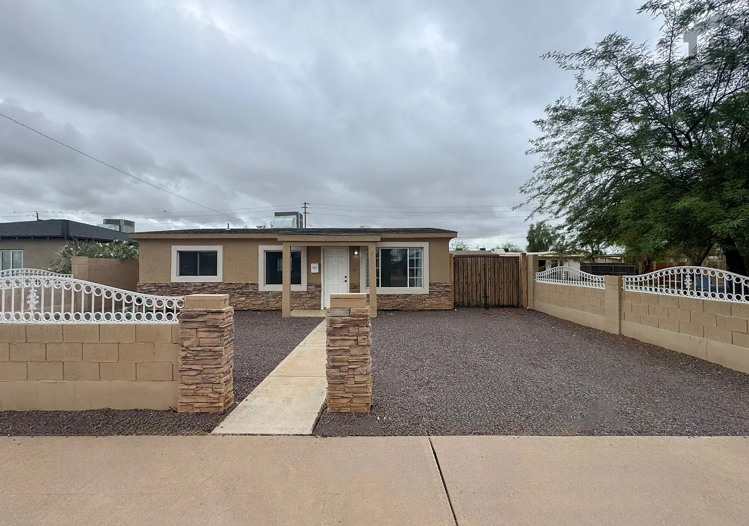 2bed/2bath House At Van Buren St/27th Ave! Move-In Ready For Immediate Move-In! No Hoa! Rv Gate! — Photo 1