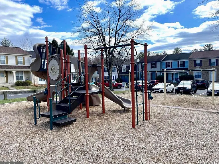 25 Pickering Ct #2 — Photo 35