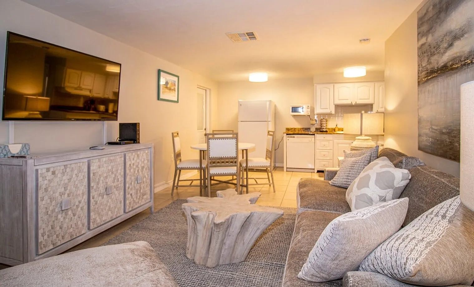 2 bed, 1.0 bath, 742 sqft, $2,787 — Photo 3