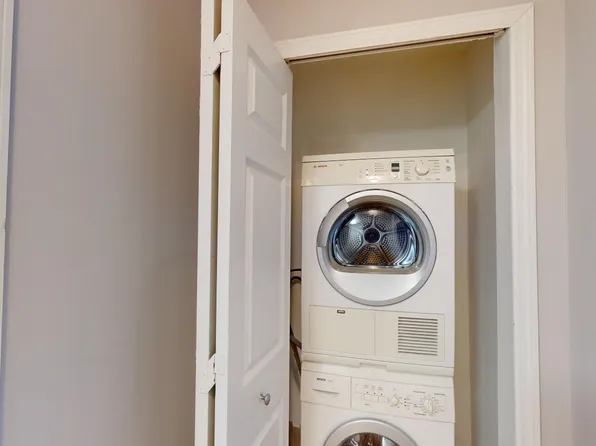 301 East 47th Street image 5 of 14