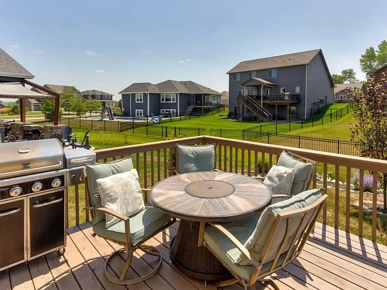 16800 Prairie Dr — Photo 24
