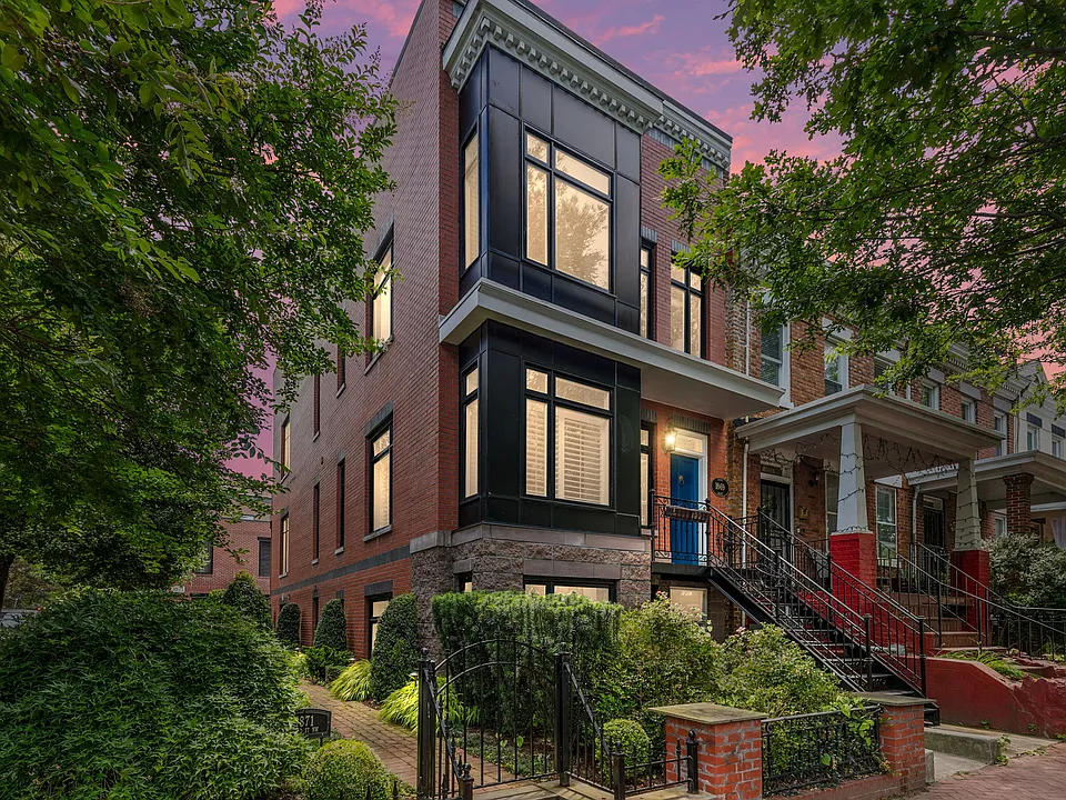 1869 3rd St NW #2